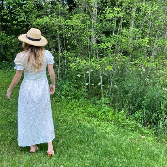 Gorgeous white doily Zara dress - Picture 4 of 5
